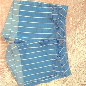 Cute trendy striped patterned shorts